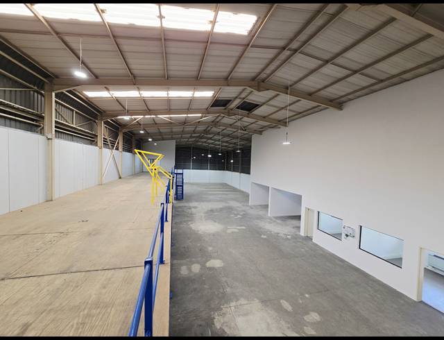 2,842M² WAREHOUSE FOR SALE IN NORTH RIDING